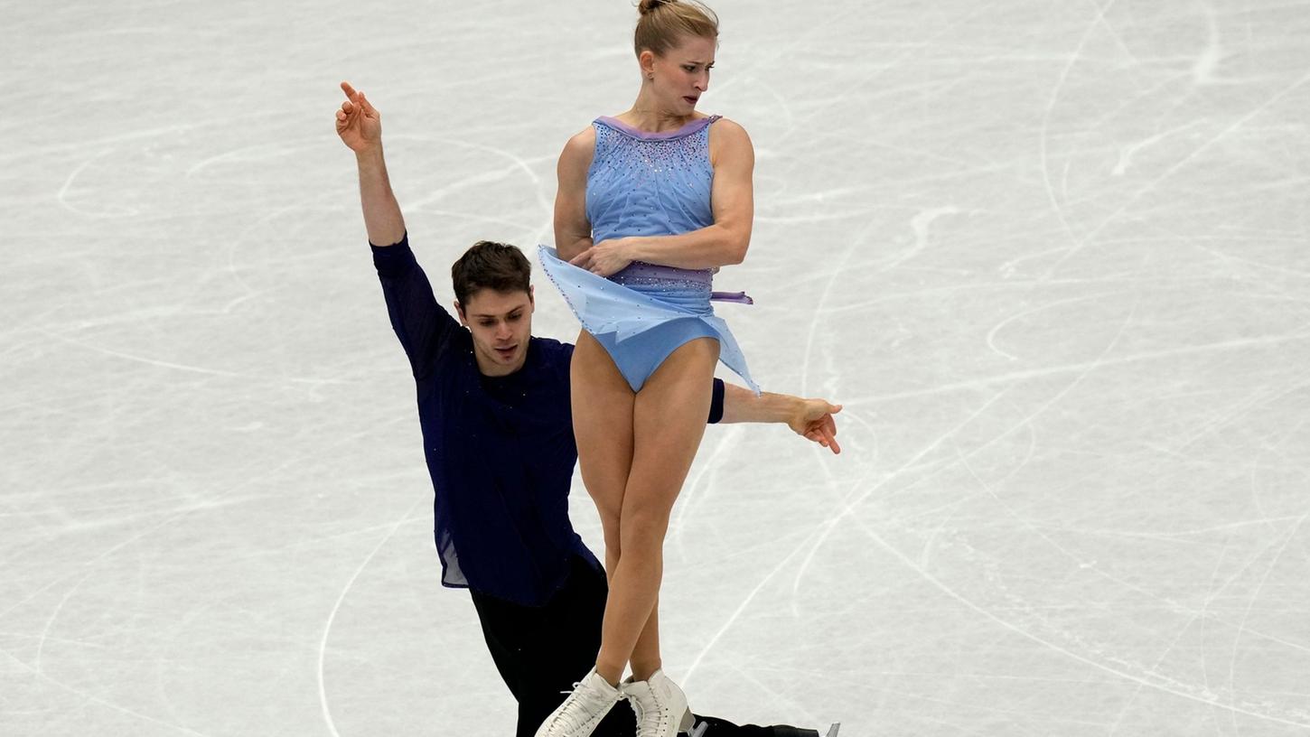 Die Paarläufer Minerva-Fabienne Hase und Nolan Seegert kamen bei der WM in Montpellier auf Rang fünf. Die Paarläufer Minerva-Fabienne Hase und Nolan Seegert kamen bei der WM in Montpellier auf Rang fünf.