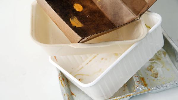 Sie zählen zu den Verbundverpackungen und gehören in die Gelbe Tonne.