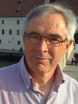Der Erlanger Verleger Harald Fischer ist selbst begeisterter Segelflieger, jetzt hat er ein historisches Buch darüber geschrieben.
Der Erlanger Verleger Harald Fischer ist selbst begeisterter Segelflieger, jetzt hat er ein historisches Buch darüber geschrieben.
