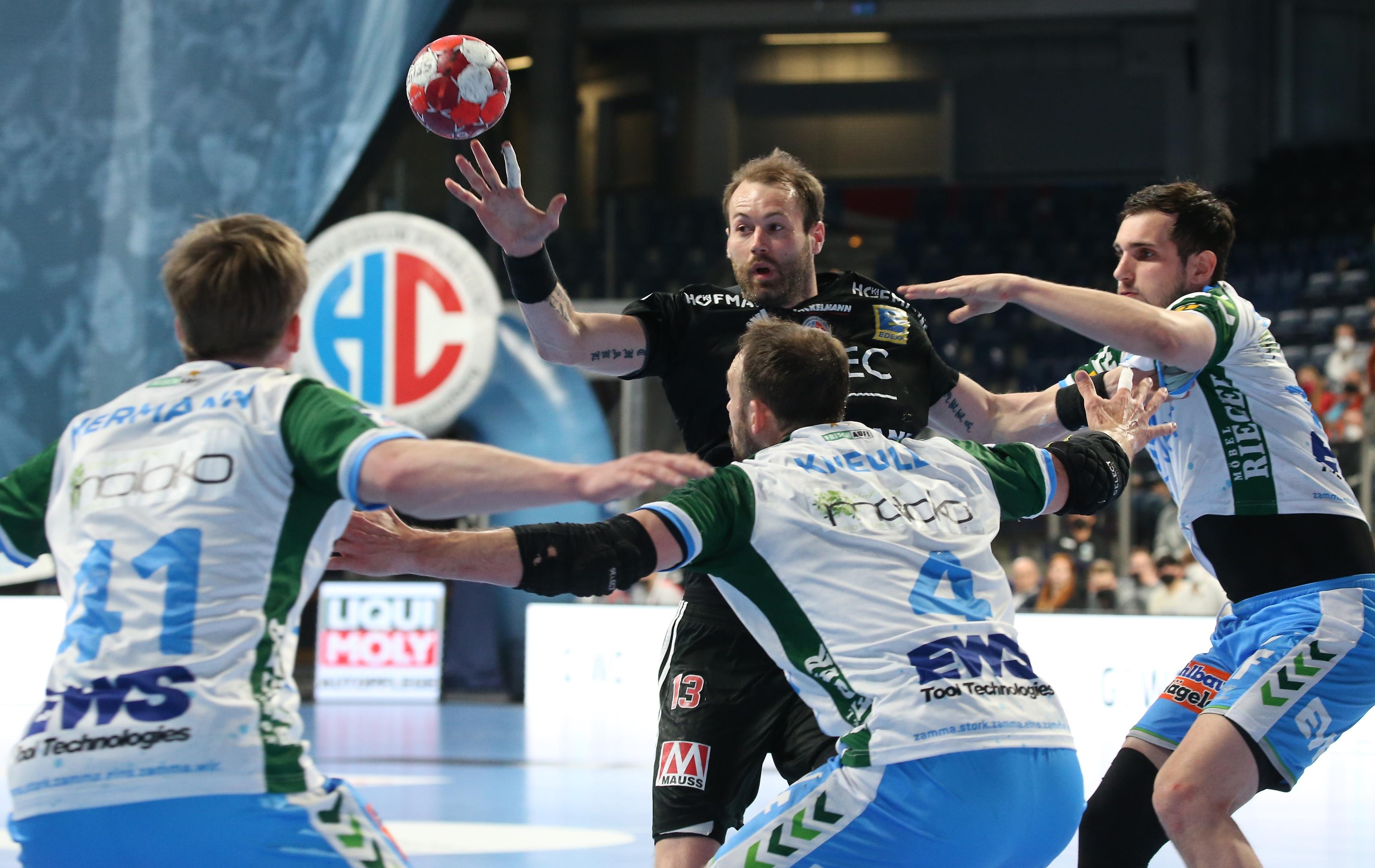 Wo seid ihr, Mitspieler? Im ersten Durchgang gegen Frisch auf fand Steffen Fäth diese noch besser. Wo seid ihr, Mitspieler? Im ersten Durchgang gegen Frisch auf fand Steffen Fäth diese noch besser.