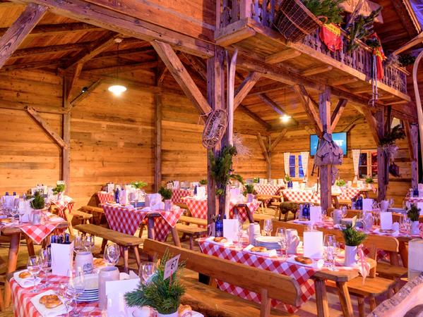 Das neue Gastronomie-Konzept ist breit aufgestellt. Herzstück ist die "Herzla-Hütte" mit hübsch eingedeckten Tischen und "hochwertigen", fränkischen Speisen.