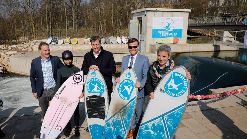 „München hat eine Welle, wir haben die Welle“, sagt Marcus König (mit Sonnenbrille) mit Blick auf die Eisbach-Welle in der Landeshauptstadt. Nürnbergs OB ist überzeugt davon, dass die Dauerwelle zahlreiche Touristen und Interessenten aus der Metropolregion anlocken wird.   