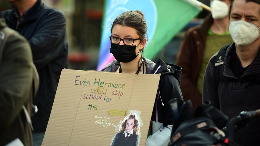 Fridays for Future: Demonstranten zogen für Frieden und Klimagerechtigkeit durch Fürth