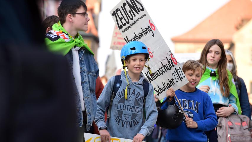 Fridays for Future: Demonstranten zogen für Frieden und Klimagerechtigkeit durch Fürth