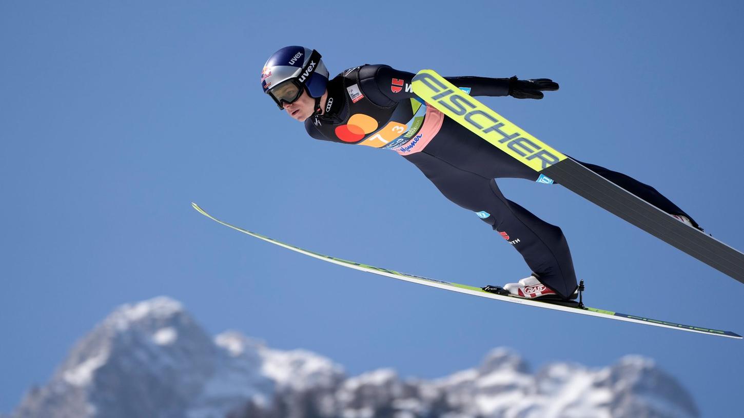 Der Deutsche Andreas Wellinger beim Sprung von der Schanze in Planica. Der Deutsche Andreas Wellinger beim Sprung von der Schanze in Planica.
