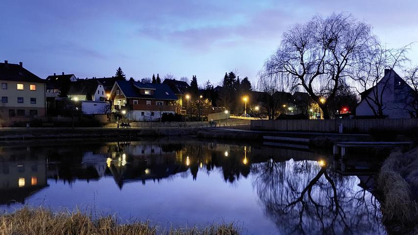 Am ersten Tag im Frühling: Abendromantik am Weiher in Heilsbronn.
