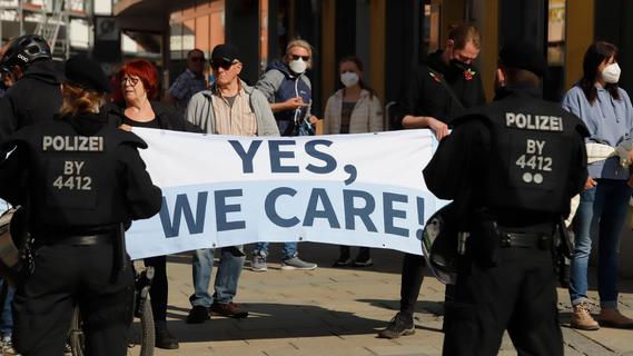 "Yes we care": Gegen-Demo zur "Grundrechts-Initiative"
