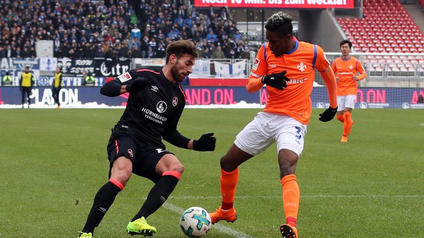 Autoaggression am 27. Spieltag: Enrico Valentini müht sich gegen Darmstadt.