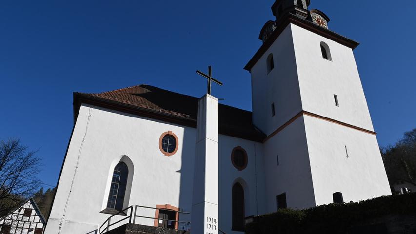  Die evangelische St. Laurentius-Kirche in Muggendorf.