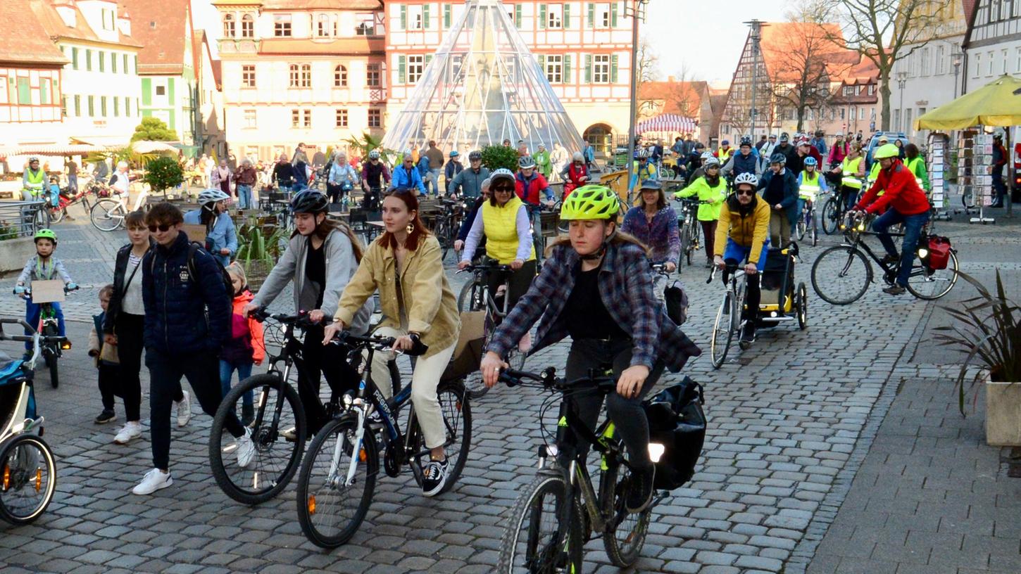 Schwabach gehörte zu den weltweit über 300 Städten, in denen am Freitag, 25. März, für mehr Klimaschutz demonstriert wurde.
Schwabach gehörte zu den weltweit über 300 Städten, in denen am Freitag, 25. März, für mehr Klimaschutz demonstriert wurde.