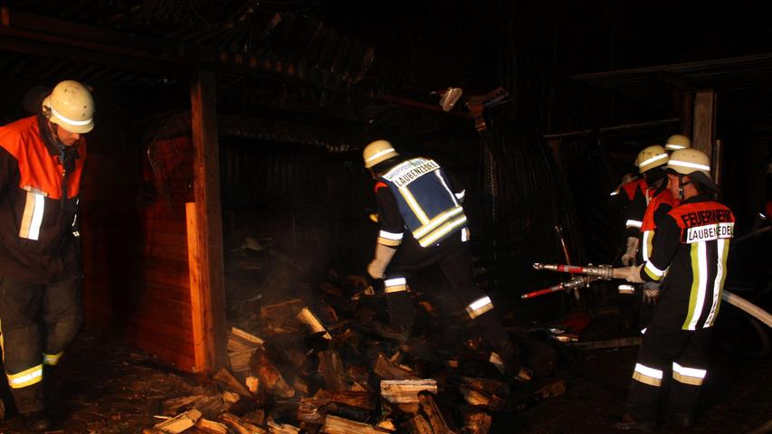 Die Feuerwehr war schnell vor Ort und konnte beim Brand eines Schuppens in Laubenzedel schlimmeres verhindern.