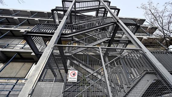 Tödlicher Sturz von Treppe: Illegale Partys auf Chemiegebäude der FAU?