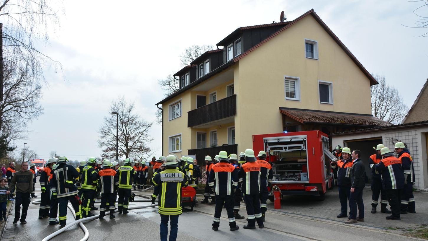 An zwei aufeinanderfolgenden Tagen brannte es in Laubenzedel. Montagnacht ein Schuppen, am Dienstagnachmittag ein Kellerraum. An zwei aufeinanderfolgenden Tagen brannte es in Laubenzedel. Montagnacht ein Schuppen, am Dienstagnachmittag ein Kellerraum.