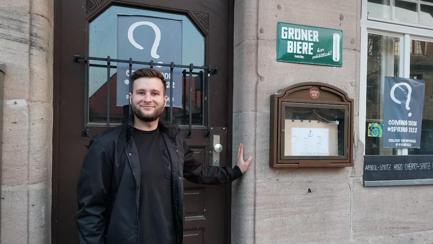 Er will frischen Wind in den seit 2018 geschlossenen "Gelben Löwen" bringen: Pächter Julian Grus vor dem Eingang des künftigen "Leo" in der Gustavstraße.