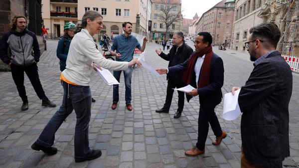 Übergabe Offener Brief an Stadtrat