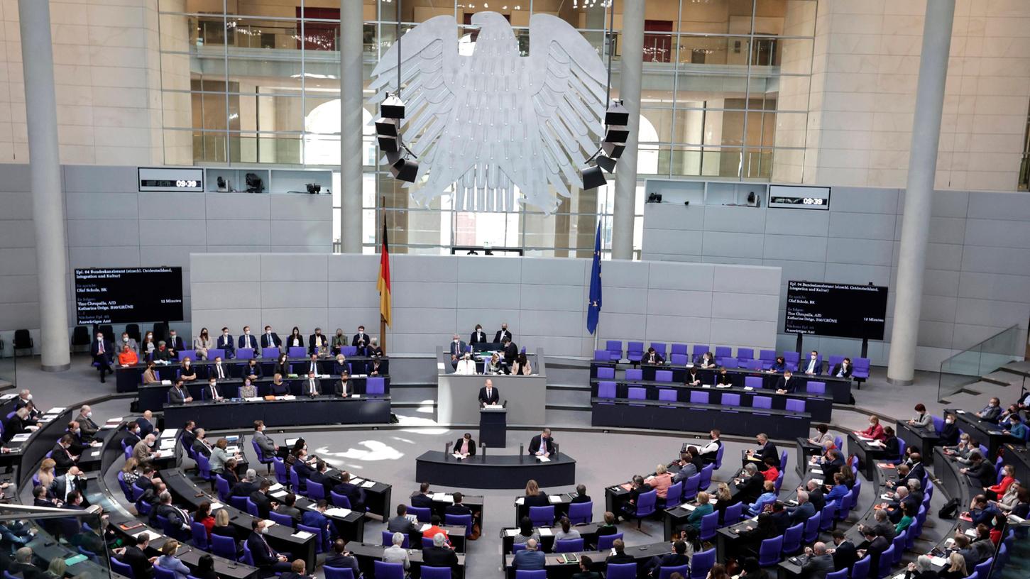Die Bundestagsabgeordneten können sich über eine Gehaltserhöhung freuen.