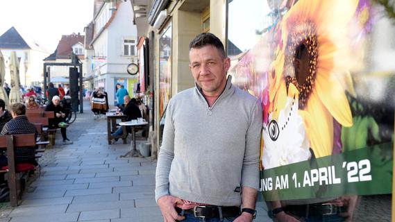 Johannes Hofmann, Inhaber des Blumen Sternfrieder in Wannbach, eröffnet einen Laden im ehemaligen Blumen Betz, wo er einst seine Lehre absolvierte. Johannes Hofmann, Inhaber des Blumen Sternfrieder in Wannbach, eröffnet einen Laden im ehemaligen Blumen Betz, wo er einst seine Lehre absolvierte.