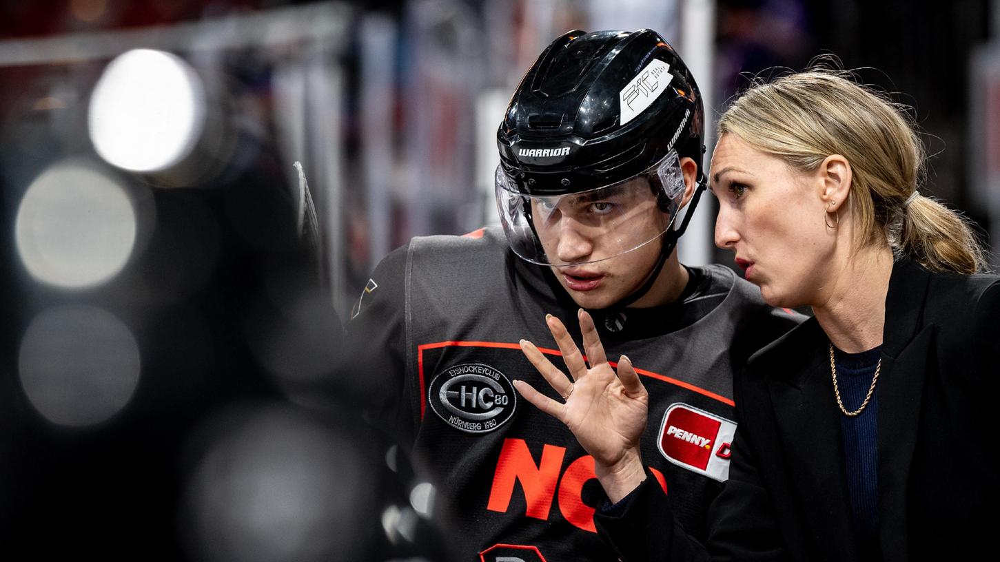 Die letzten Tipps - auch für Lukas Ribarik: Nach dem Spiel gegen Augsburg wird Jessica Campbell die Ice Tigers wieder verlassen.
Die letzten Tipps - auch für Lukas Ribarik: Nach dem Spiel gegen Augsburg wird Jessica Campbell die Ice Tigers wieder verlassen.