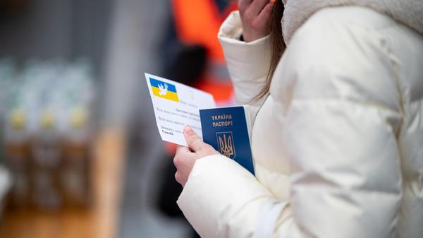 Hamburger Tafel versorgt Flüchtlinge aus der Ukraine