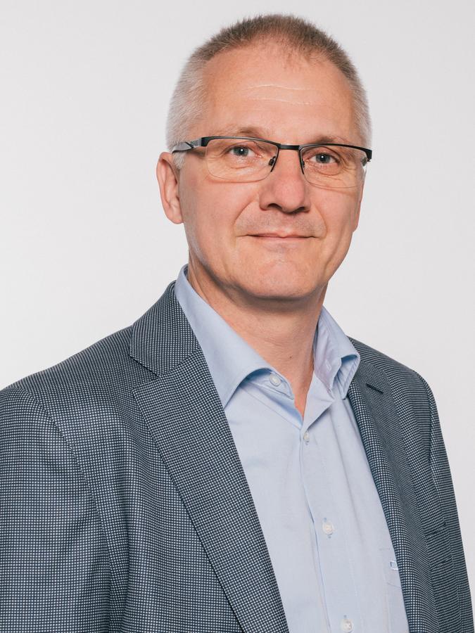 Ralf Bogdanski ist seit 2006 Professor für Nachhaltige Stadtlogistik an der Technische Hochschule Nürnberg. Er ist Buch und Studienautor und leitete viele Forschungsprojekte zur nachhaltigen Stadtlogistik, insbesondere das mehrfach preisgekrönte Nürnberger Mikrodepot-Konzept. Ralf Bogdanski ist seit 2006 Professor für Nachhaltige Stadtlogistik an der Technische Hochschule Nürnberg. Er ist Buch und Studienautor und leitete viele Forschungsprojekte zur nachhaltigen Stadtlogistik, insbesondere das mehrfach preisgekrönte Nürnberger Mikrodepot-Konzept.