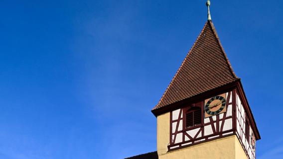 Überraschung für Stadtrat: Merkendorf muss für Hirschlacher Kirchenuhr zahlen