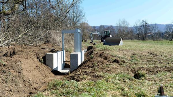 Bauarbeiten an der Wiesentwehr in Kirchehrenbach.