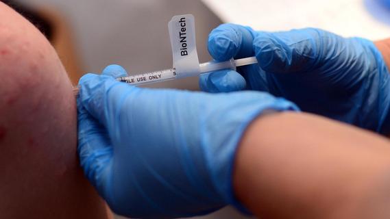 Appell aus dem Fürther Impfzentrum: "Bitte lasst euch boostern"