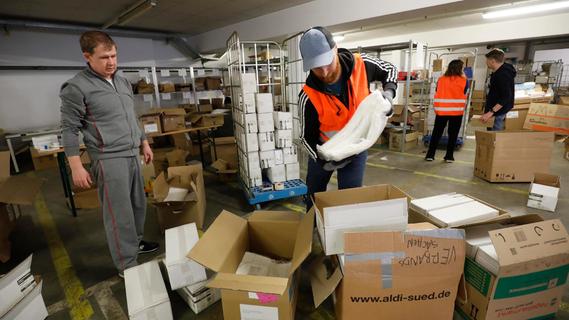 Tonnen von Sachspenden für die Ukraine: Bei Schöller arbeitet jetzt ein Heer von Freiwilligen