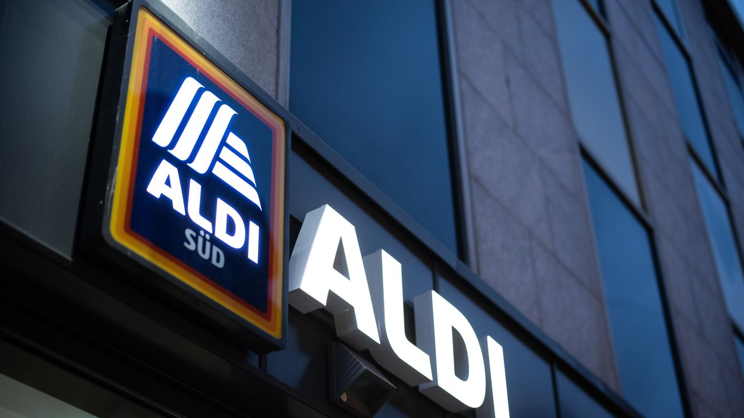 Ab Montag müssen Kundinnen und Kunden von Aldi erneut tiefer in die Tasche greifen. 