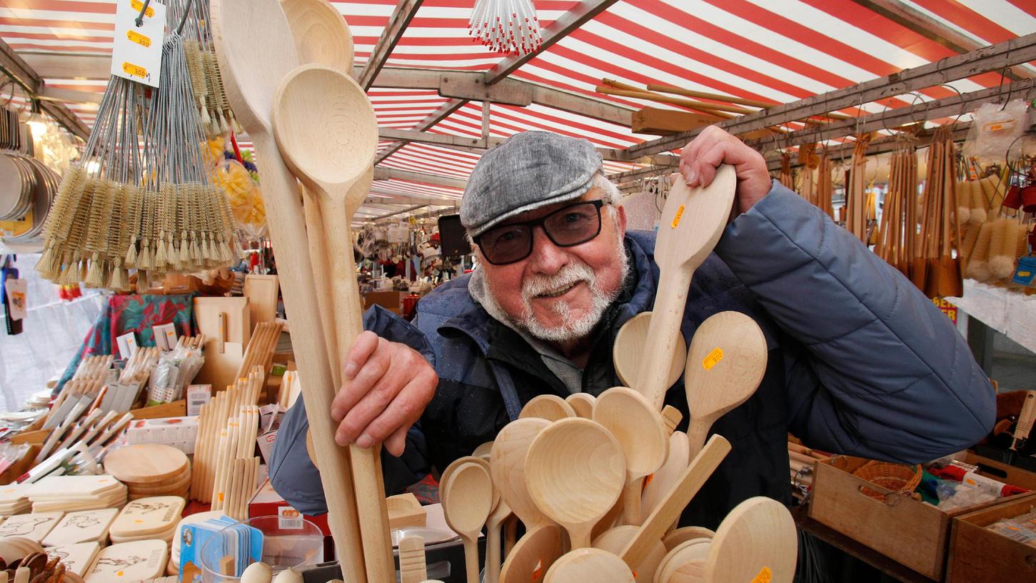 Auf dem Nürnberger Ostermarkt kann man sich mit praktischen Helfern für den Haushalt eindecken.