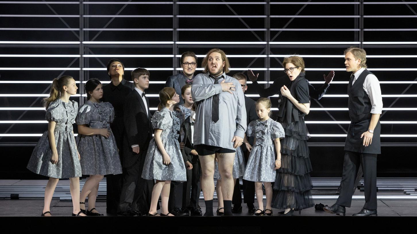 Der Kinderopernchor des Staatstheater Nürnbergs bei der Oper Rosenkavalier. 