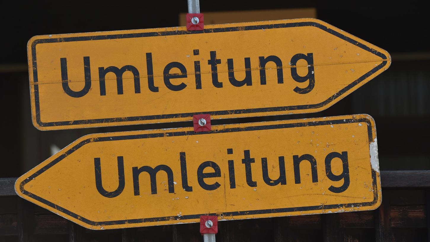 Wohin geht's? Das Bild stammt nicht aus Nürnberg. Bei der Beschilderung für die Kraftshofer Hauptstraße dürfte das Zeichen eindeutiger sein. 