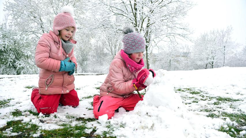 Unverhofftes Schneevergnügen im Fürther Stadtpark