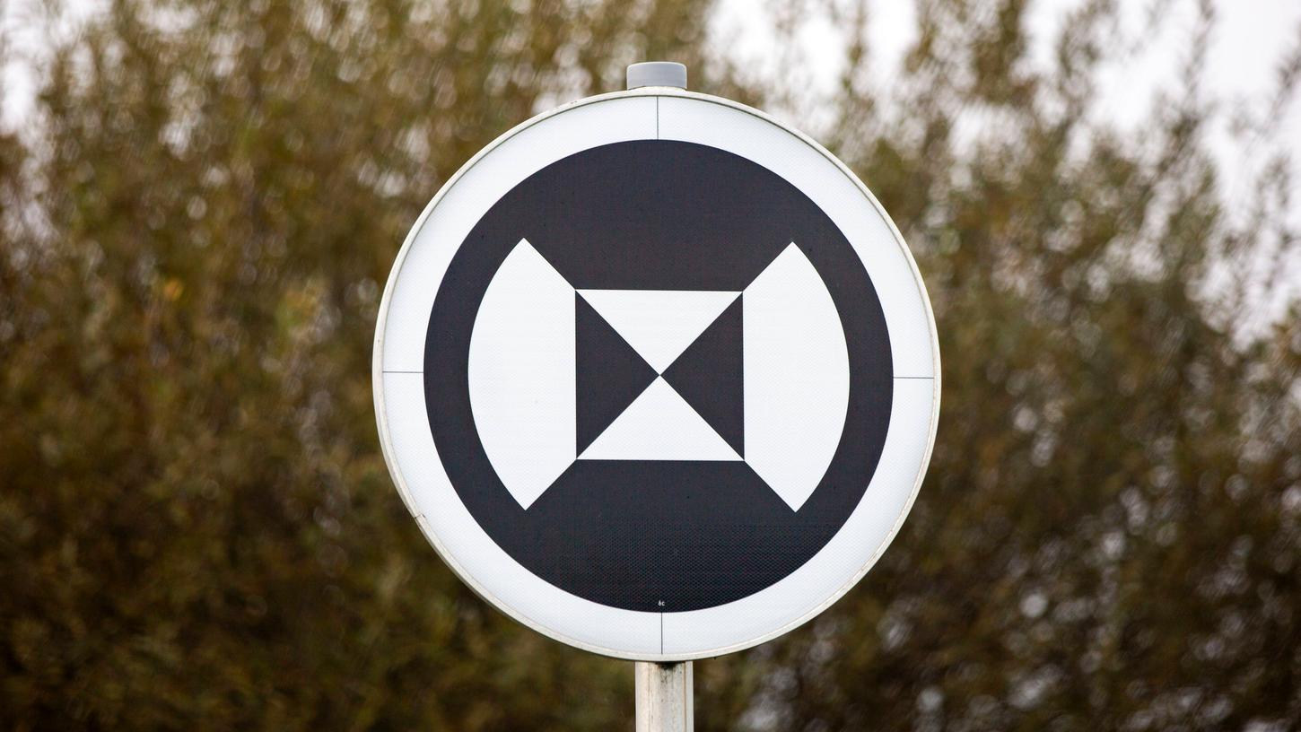 Das Verkehrszeichen für autonomes Fahren zur Nutzung für automatisiertes- und vernetztes Fahren im digitalen Testfeld in Südbayern.