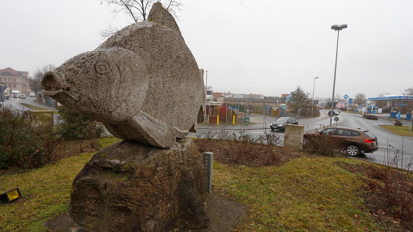 In Höchstadt wird die Ortsdurchfahrt einschließlich des Karpfenkreisels saniert. In Höchstadt wird die Ortsdurchfahrt einschließlich des Karpfenkreisels saniert.