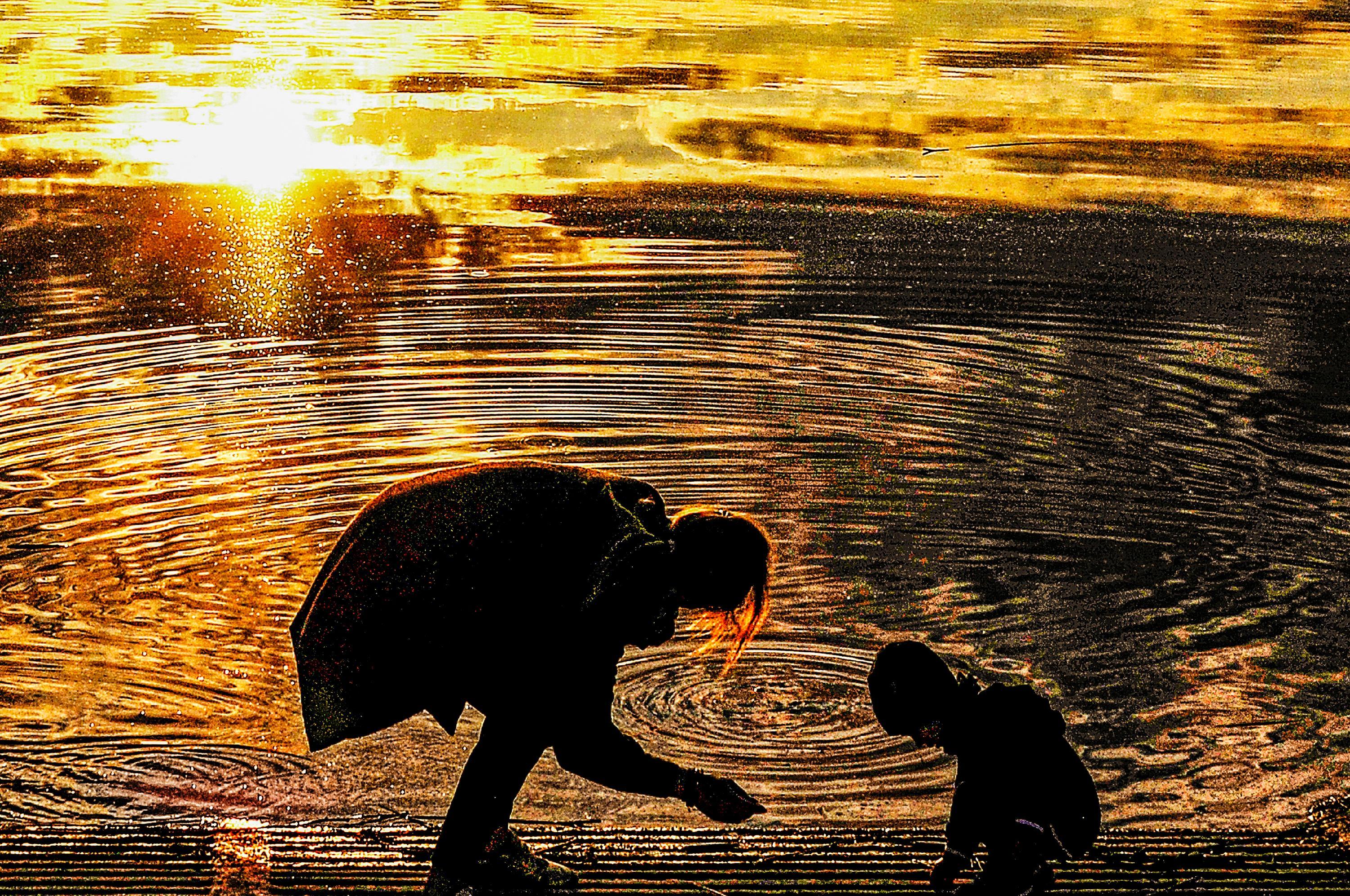"Kreise ziehen" von der Mama lernen - gesehen am Main Donau Kanal bei Katzwang.