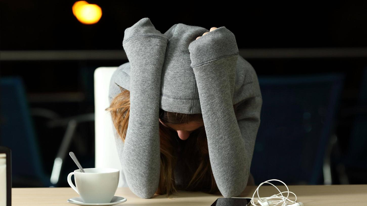 Essstörungen, Depressionen, Zwangshandlungen, Medienmissbrauch oder Angstzustände: Manche Jugendliche werden ernsthaft psychisch krank.
Essstörungen, Depressionen, Zwangshandlungen, Medienmissbrauch oder Angstzustände: Manche Jugendliche werden ernsthaft psychisch krank.