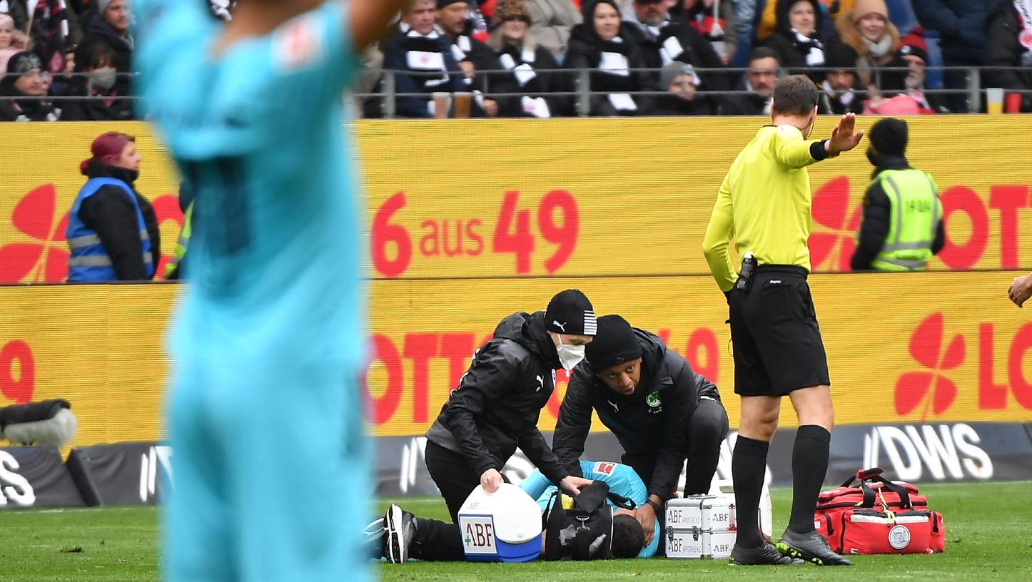 Die schlimme Verletzung von Marco Meyerhöfer überschattete das 0:0 zwischen Frankfurt und Fürth. 
