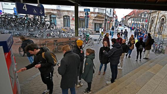 Semesterticket kostete nur noch 2,07 Euro: Chaos am Erlanger und Nürnberger Hauptbahnhof
