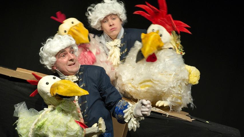 In "Das schönste Ei der Welt" geht es um drei Hühner, um die Freundschaft und ein bisschen auch um Streit. Die Arbeit des Theaters Salz + Pfeffer ist am Montag  um 15 Uhr zu sehen. Geeignet für Kinder ab 5 Jahren. 