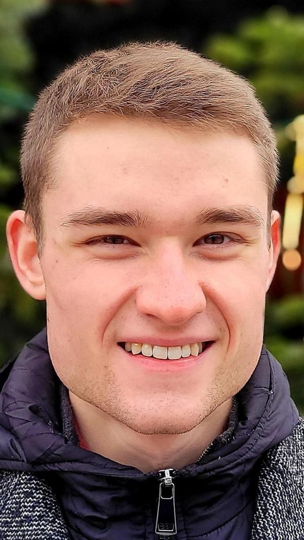 Alexander Kahl, Student. Er hat 2020 den Einzug in den Stadtrat knapp verpasst und kam im März 2022 als Nachrücker für den verstorbenen Uwe Scherzer neu ins Gremium. Erhaltene Stimmen: 36199.