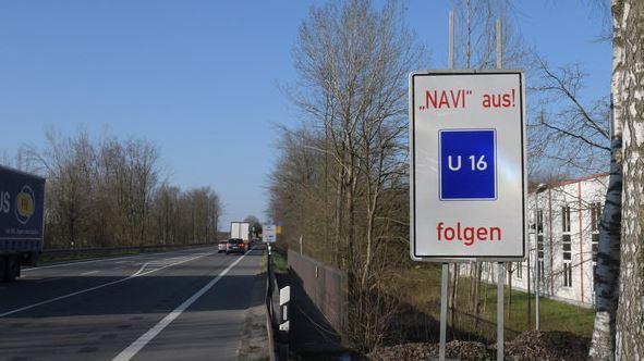 Kein Aprilscherz - dieses Schild steht so in Lüdenscheid in Nordrhein-Westfalen.