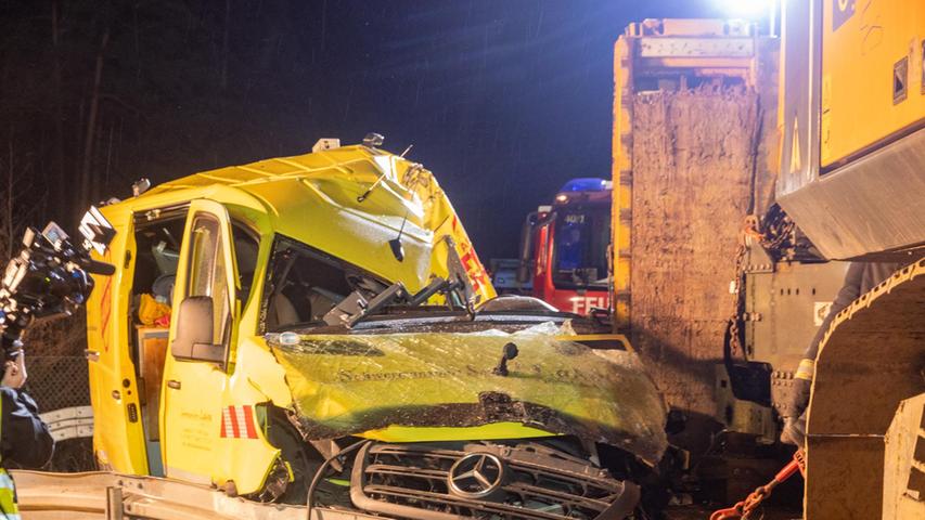 Zwei Tote bei schwerem Lkw-Unfall auf der A9