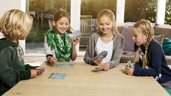 Ein Spiel macht sich neben Schokohasen und bunten Eiern gut im Nest. An Ostern ist meistens auch genügend Zeit, um als Familie oder auch mit Freunden eine Runde zu spielen.