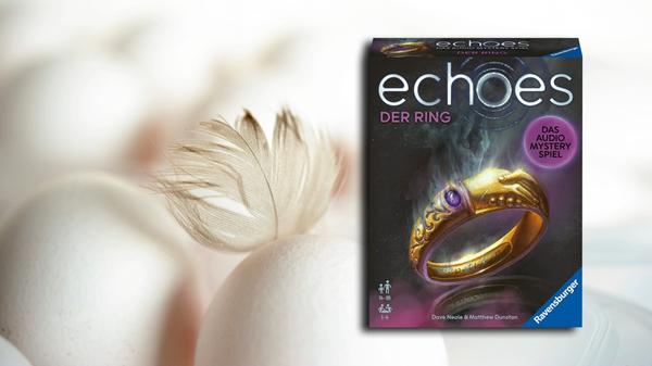 "Echoes" ist eine Rätselreihe, bei der es darauf ankommt, genau hinzuhören. Hauptelement des Spiels sind verschiedene Objekte, gezeigt auf sechs dicken Papp-Tafeln und 18 Karten. Wichtig ist es, vorab die kostenlose App zum Spiel herunterzuladen. So können via Karten-Scan die Audiosequenzen zu den Objekten angehört werden. Gemeinsam als Team versuchen die Spieler durch schlaues Kombinieren die Karten und Audiosequenzen in eine sinnvolle zeitliche Reihenfolge zu bringen, um dann weitere Hinweise zu erhalten. "Der Ring" ist nun bereits der vierte Fall, den es zu lösen gilt. Fazit: Mal was ganz anderes und hochwertig produziert. Hinhörenswert! echoes – Der Ring von Dave Neale und Matthew Dunstan, erschienen bei Ravensburger, ab 14 Jahren.