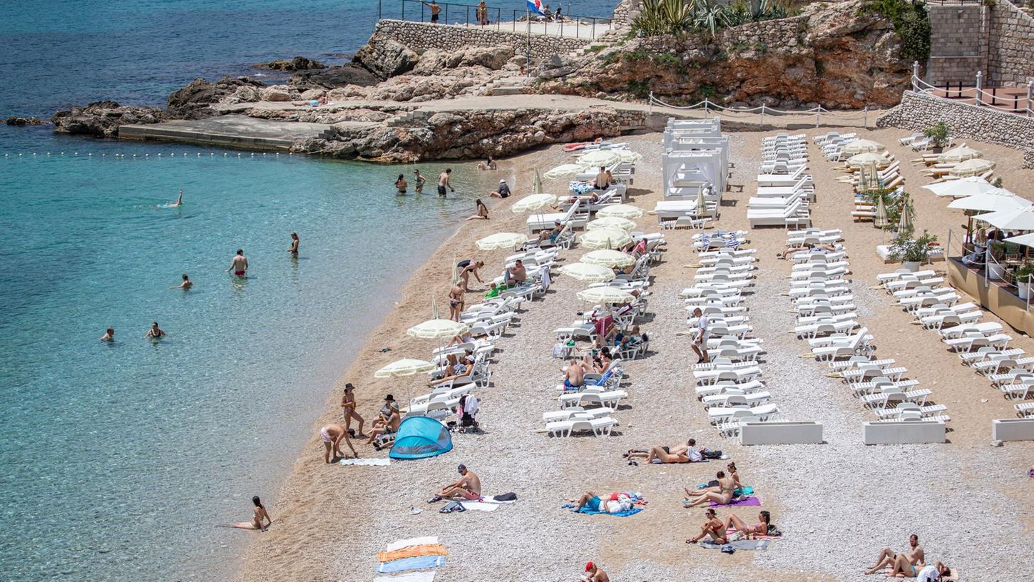 EU-Bürger brauchen bei der Einreise nach Kroatien keinen Impf-, Genesungs- oder Testnachweis mehr. EU-Bürger brauchen bei der Einreise nach Kroatien keinen Impf-, Genesungs- oder Testnachweis mehr.