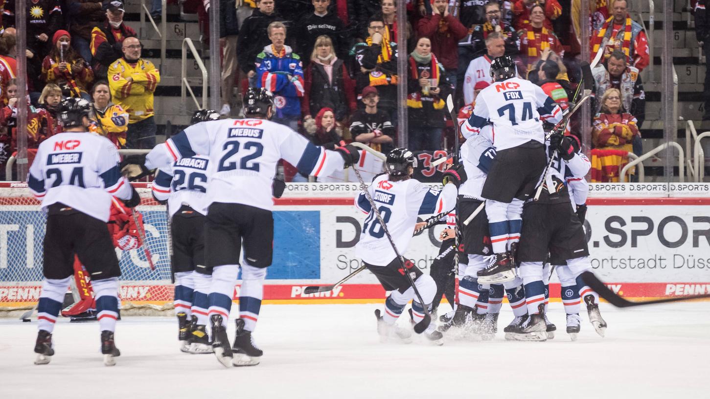 Eskalation, aber positiv: Die Ice Tigers genießen das 6:5 und den Moment.
Eskalation, aber positiv: Die Ice Tigers genießen das 6:5 und den Moment.