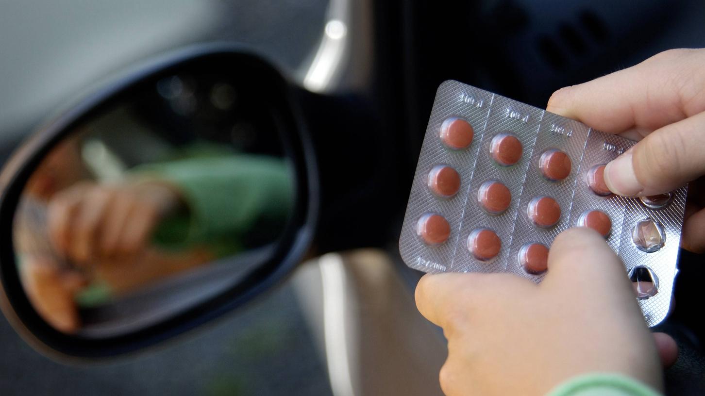 Der Autofahrer hatte das Handschuhfach voll mit starken Schmerzmitteln.