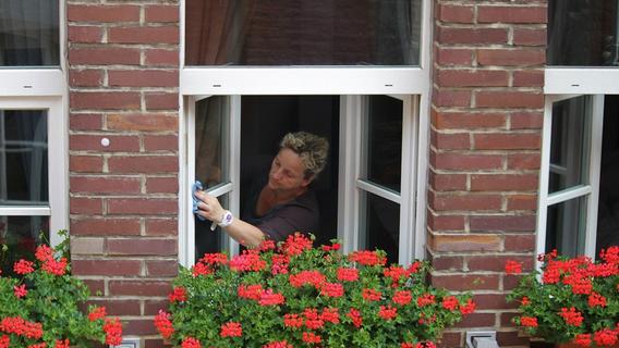 Fenster putzen ohne Streifen: Die besten Tipps für saubere Fenster