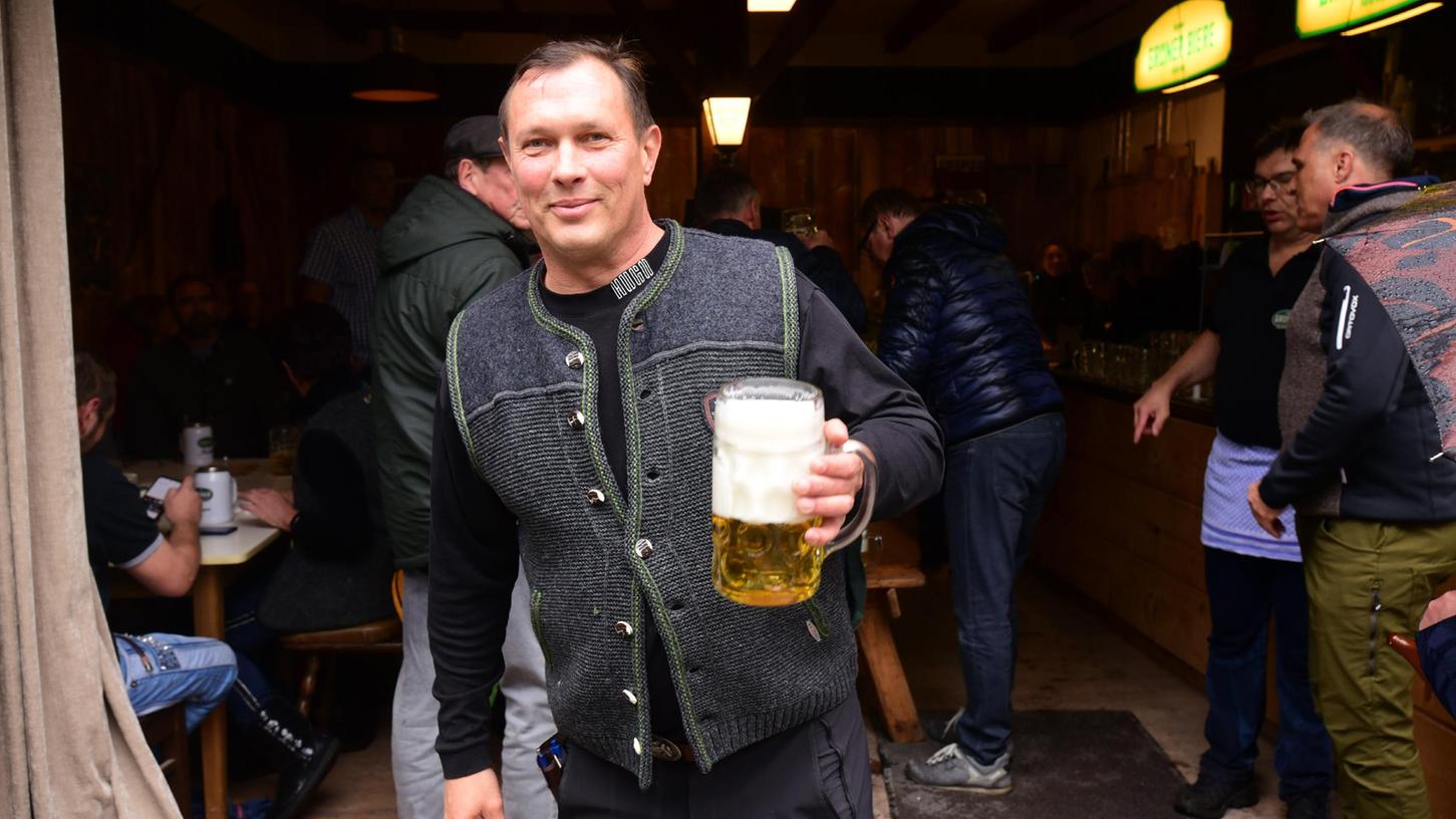 Felsenkellerwirt Michael Urban freut sich, dass es endlich wieder losgeht. Felsenkellerwirt Michael Urban freut sich, dass es endlich wieder losgeht.